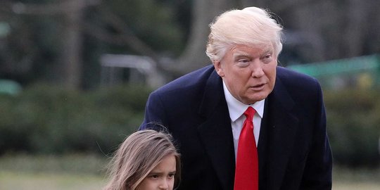 Ketika payudara penerjemah buyarkan konsentrasi Trump