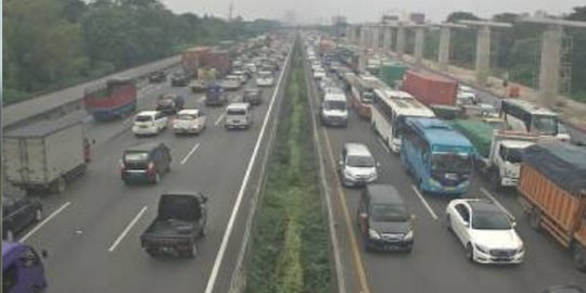 Sabtu pagi, lalu lintas Jakarta arah Puncak dan Cikampek padat