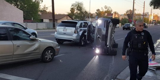 Mobil tanpa supir Uber alami kecelakaan