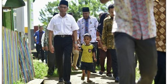 Kisah Nisa didoakan Mendikbud usai tumpahkan es buah di meja makan