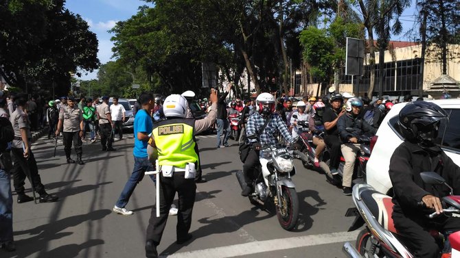 demo angkot di tangerang