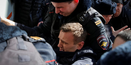 Unjuk rasa merebak di Rusia, polisi tangkapi para pendemo & oposan