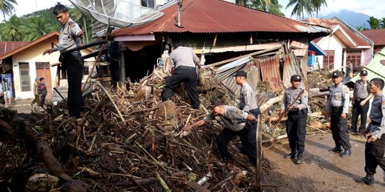 TNI-Polri dikerahkan bantu korban banjir bandang Padang Sidimpuan