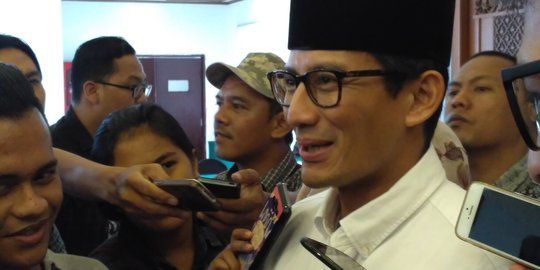 Sandi minta pemeriksaan ditunda, Djarot sindir 'apa berat banget?'