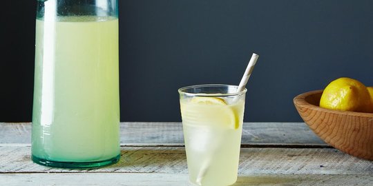 Mari redakan depresi dengan rajin minum kunyit lemonade