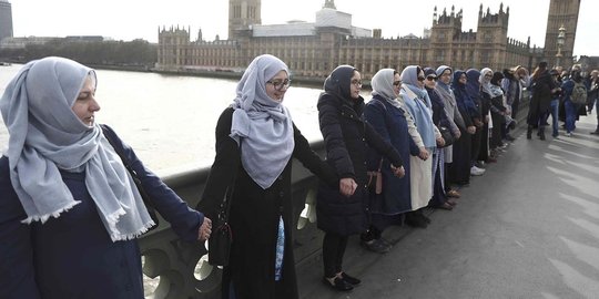 Aksi simpatik wanita muslim di London untuk korban teror