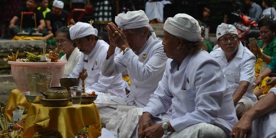 Kekhusyukan umat Hindu dalam ritual Tawur Agung Kesanga