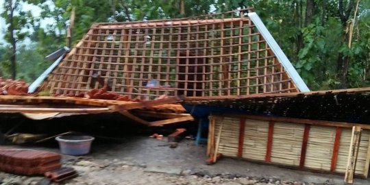 Ratusan rumah di Sragen rusak kena puting beliung