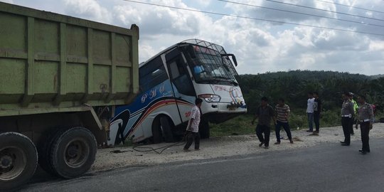 Jalan rusak di Siak dikhawatirkan terus merenggut nyawa