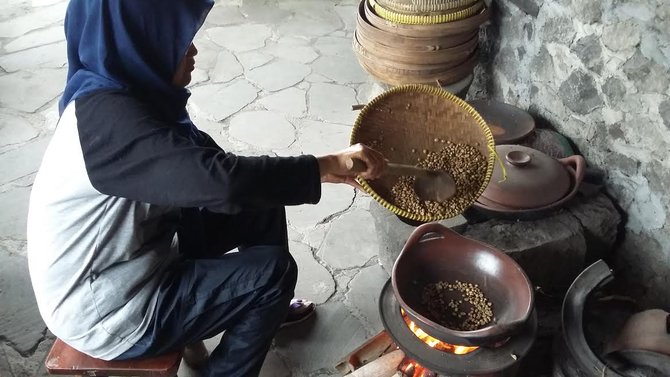 kopi di lereng gunung merapi