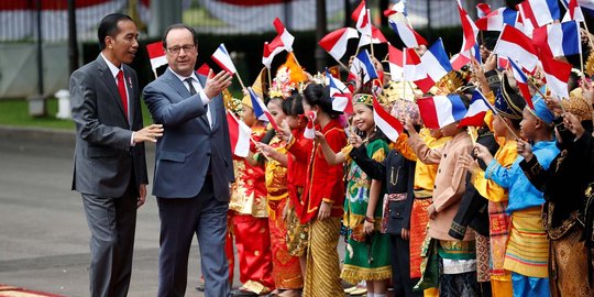 Keragaman budaya Indonesia sambut Presiden Prancis di Istana
