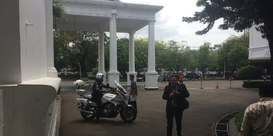 Para menteri perempuan Jokowi hobi naik motor saat terjebak macet