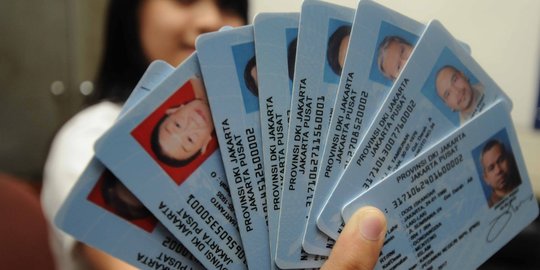 Menengok wacana kartu Kartin1 jadi identitas masyarakat RI