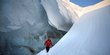 Aksi Presiden Putin susuri gua gletser di Kutub Utara