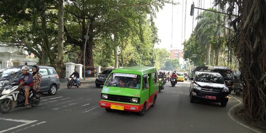 Sopir angkot di Depok merasa 'ditipu' Perwal atur angkutan online