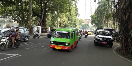 Aliansi Angkutan Umum Jabar desak taksi online berhenti sementara