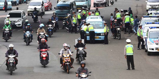 Kena razia, puluhan warga Mojokerto bingung bayar denda e-tilang