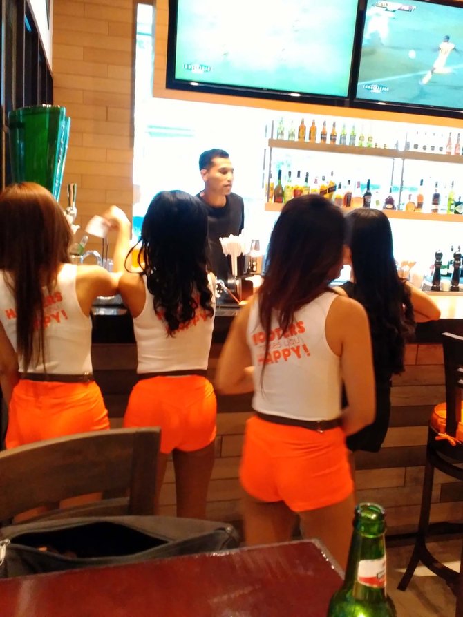 hooters jakarta