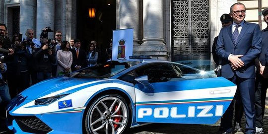 Polisi di Italia diberi Lamborghini untuk kejar sopir ugal-ugalan