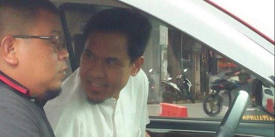 Sekjen FUI dibawa ke Mako Brimob, Munarman datang melihat