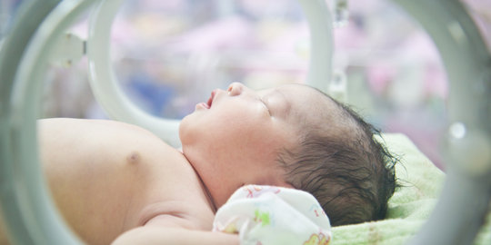 Tak punya biaya persalinan, ibu ini lahirkan bayi di dalam kamar