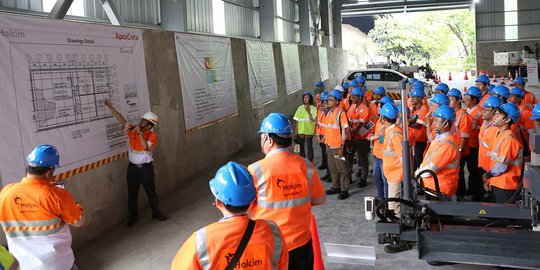 Holcim Indonesia waspadai potensi pasang surut ekonomi tahun 2017