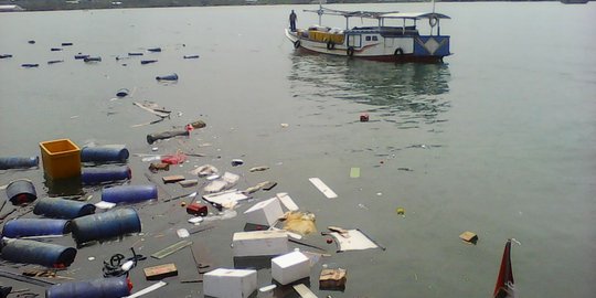 Mesin meledak, kapal sembako menuju Pulau Karimunjawa terbakar