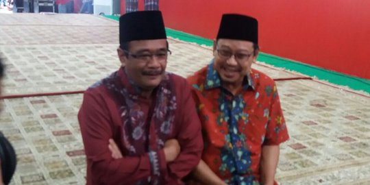 Kenakan peci, Djarot dituding timses Anies-Sandi kampanye agama