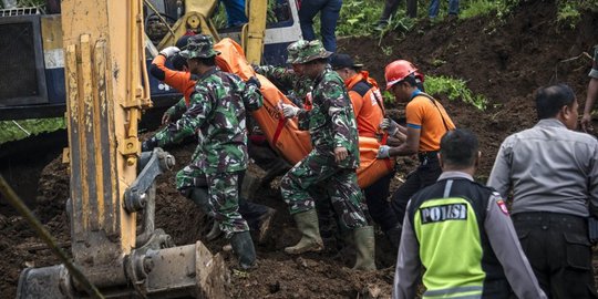 Hujan deras, pencarian korban longsor di Ponorogo dihentikan