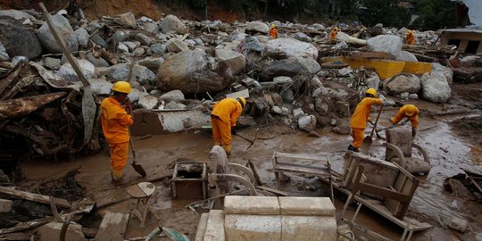 Pencarian ratusan warga Kolombia tertimbun tanah longsor