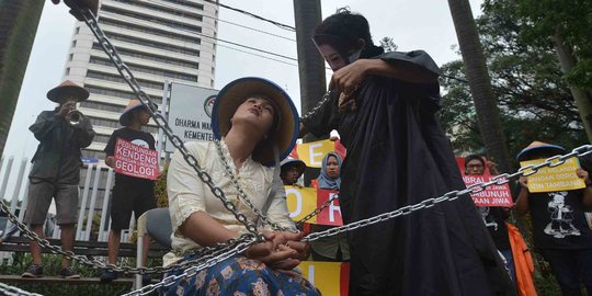 Tolak pabrik semen Kendeng, aktivis geruduk Kementerian BUMN