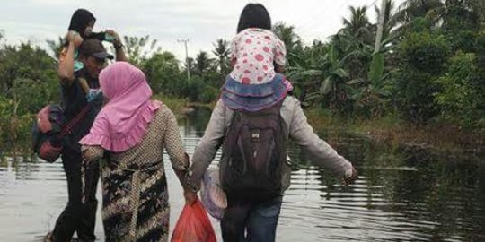 Banjir di Kukar meluas rendam 3 desa, warga minta bantuan selimut