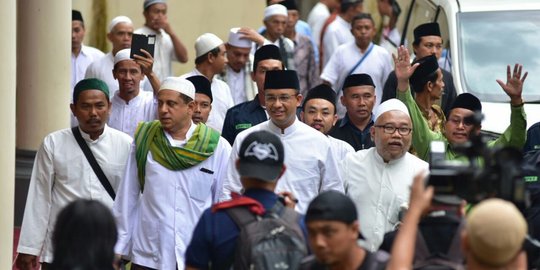 Anies soal spanduk Jakarta Bersyariah: Fitnah murahan, sudah hafal