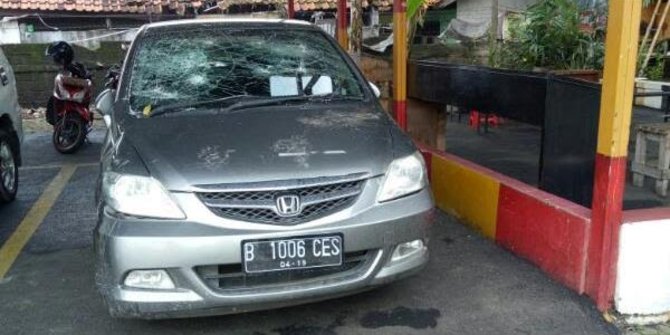 Berselisih di jalan, kakek di Karawaci ditabrak mobil 