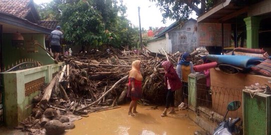 Ratusan rumah di Anyer diterjang banjir bandang