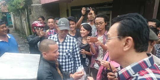 Cek rumah warga banjir, Ahok terobos beton Padang Golf 