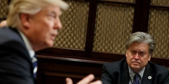 Donald Trump copot penasihat keamanan pembenci Islam