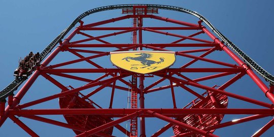 Menantang adrenalin dengan roller coaster Ferrari tercepat di Eropa