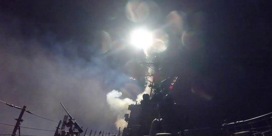 Video: Peluncuran rudal Tomahawk AS serang lanud milik tentara Assad