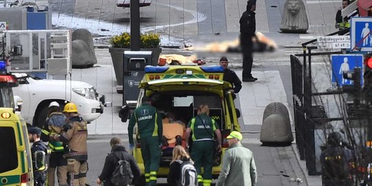 Mencekam, ini foto suasana Swedia usai serangan teror truk