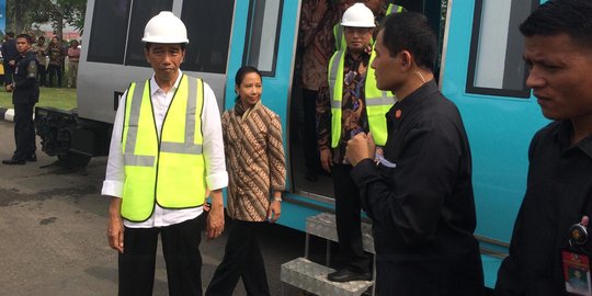 Presiden Jokowi kesal ada jalan menuju bandara kecil dan rusak