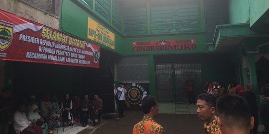 Jokowi resmikan gedung shalawat di Ponpes Singo Ludiro