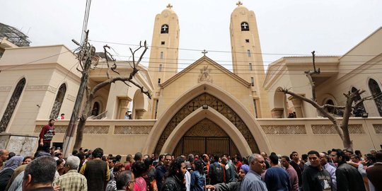 Histeris jemaat gereja Koptik Mesir diteror bom saat Minggu Palem