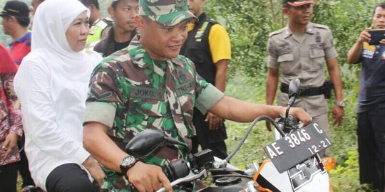 Usai santuni korban, Mensos naik motor trail tinjau longsor Nganjuk