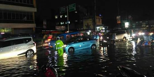 Banjir, Jalan Margonda Raya Depok macet parah