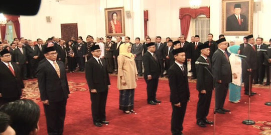 Jokowi lantik Hakim MK, komisioner KPU dan Bawaslu