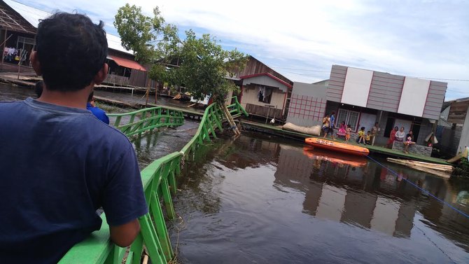 jembatan ambruk di samarinda