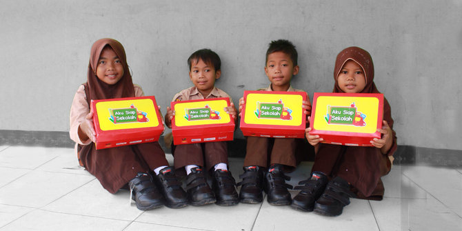 Puluhan ribu sepatu gratis untuk pelajar kurang mampu, hasil donasi konsumen Alfamart