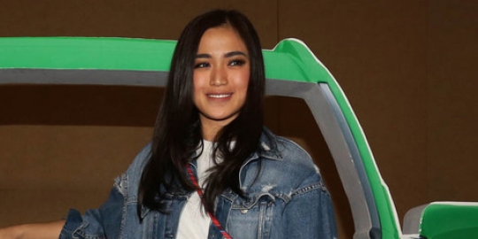 Jessica Iskandar ajarkan El cintai binatang sejak kecil 