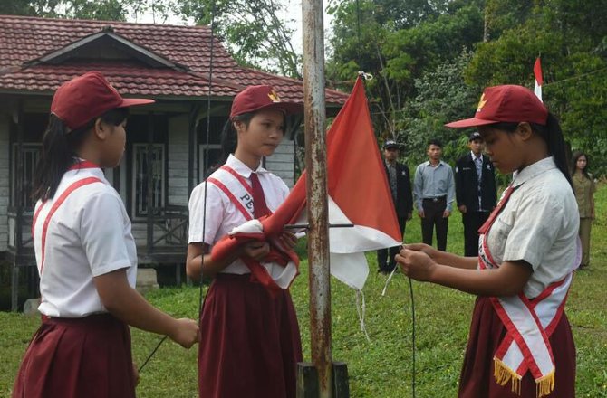 pelajar di tapal batas
